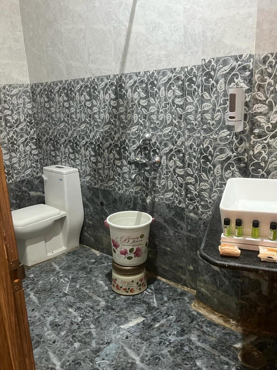 Kashi Inn Varanasi Eksteriør billede